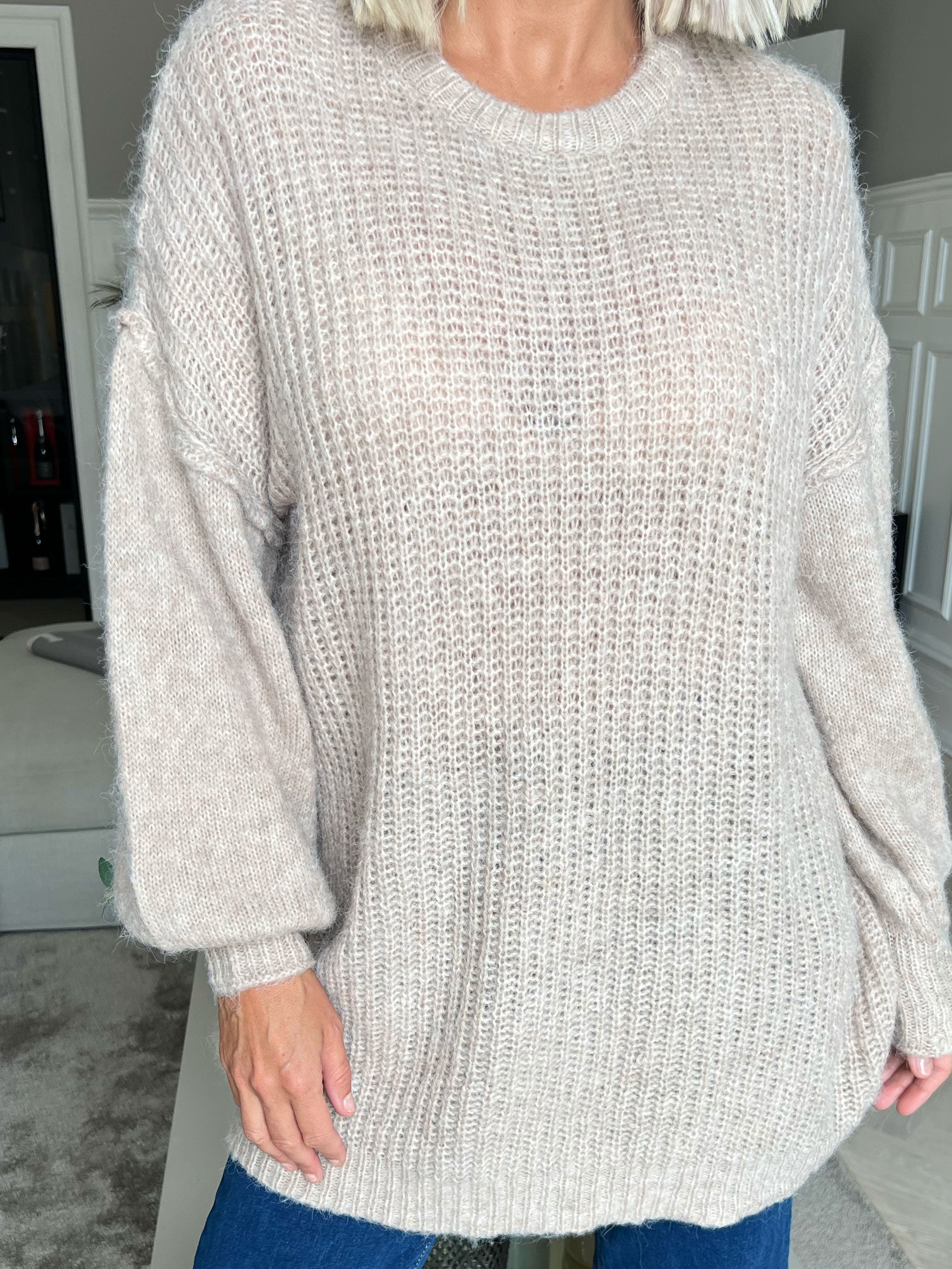 Leana - Lang blød strikbluse med ballonærmer